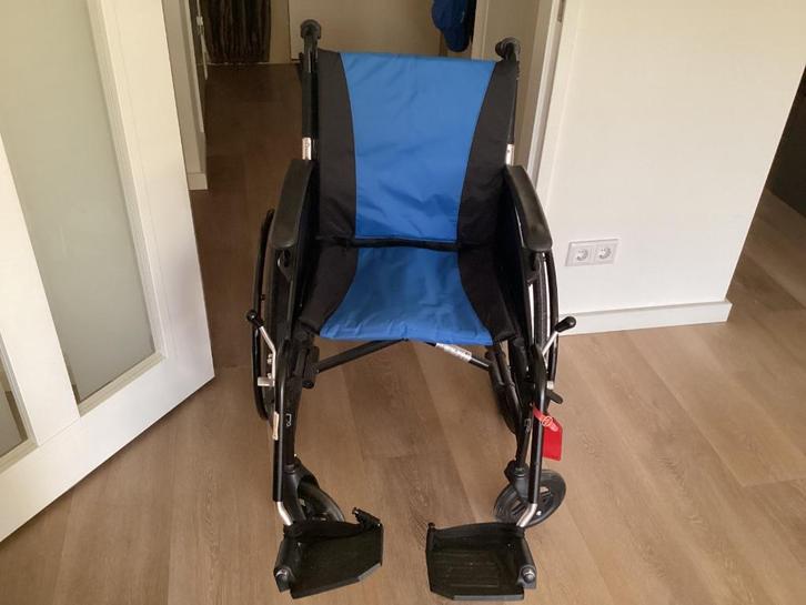 Rolstoel Travixx comfort lite plus zwart / blauw, Diversen, Rolstoelen, Zo goed als nieuw, Duwrolstoel, Inklapbaar, Ophalen