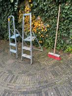 Huishoudtrap 3 treden + Buitenbezem, Doe-het-zelf en Verbouw, Ladders en Trappen, Ophalen, Gebruikt, Trap, Minder dan 2 meter