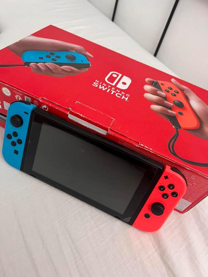 Nieuwe nintendo switch, Spelcomputers en Games, Spelcomputers | Nintendo Switch, Refurbished, Switch Original, Met 2 controllers