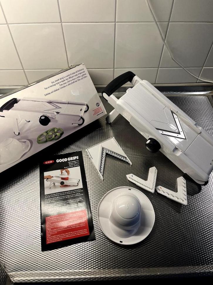 OXO Good Grips Mandoline – compleet, vlijmscherp, Huis en Inrichting, Keuken | Keukenbenodigdheden, Zo goed als nieuw, Ophalen of Verzenden
