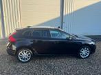Volvo V40 Cross Country 1.5 T3 Polar+ Luxury HARMN/KARDON.PA, 4 cilinders, 700 kg, Zwart, Bedrijf