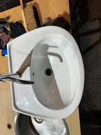 Wastafel - Ideaal voor kleine badkamers, Doe-het-zelf en Verbouw, Sanitair, Ophalen of Verzenden, Gebruikt, Chroom, Wastafel