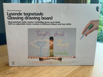 Tekenbord met licht. beschikbaar voor biedingen
