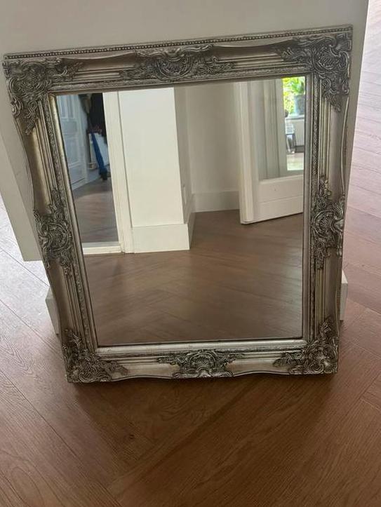 Mooie vierkante spiegel met sierlijke lijst, Huis en Inrichting, Woonaccessoires | Spiegels, Zo goed als nieuw, 75 tot 100 cm