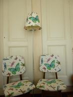 2 design houten vintage stoeltjes, bekleed met vlinderstof, Huis en Inrichting, Stoelen, Ophalen, Hout, Gebruikt, Twee