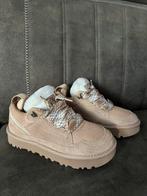 UGG Lowmel maat 39, Beige, Nieuw, Ophalen of Verzenden, Sneakers of Gympen