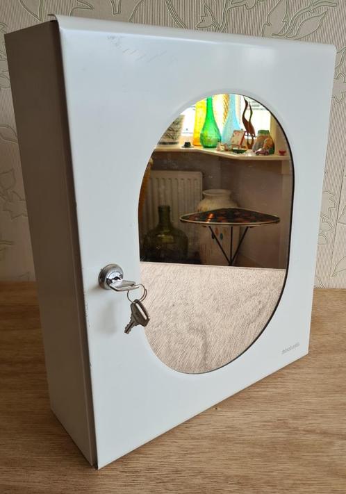 te koop: Brabantia badkamerkastje sleutelkastje met spiegel, Huis en Inrichting, Badkamer | Badkamermeubels, Gebruikt, Minder dan 100 cm