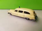 Praline - Cadillac 54 Station Ambulance [wit] 1/87, Ophalen of Verzenden, Zo goed als nieuw, Auto, Overige merken