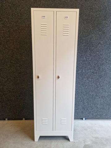 NIEUW A-Locker Wit met 8 verstelbare legplanken beschikbaar voor biedingen