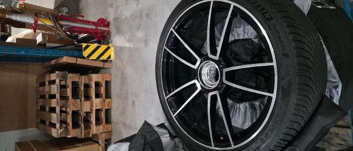 Orginele Porsche winterset 911 (992) turbo S nieuwstaat, Auto-onderdelen, Banden en Velgen, Banden en Velgen, Winterbanden, 19 inch