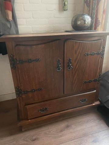 Klein schoenenkastje met lade en deuren beschikbaar voor biedingen