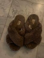 Uggs Pantoffels - Heerlijk warme sloffen!, Kleding | Dames, Schoenen, Ophalen of Verzenden, Gedragen, Bruin, Pantoffels of Sloffen