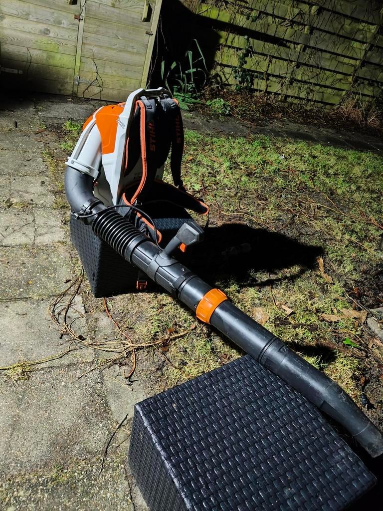 Stihl BRA600 accu bladblazer, Tuin en Terras, Bladblazers, Zo goed als nieuw, Accu, Ophalen