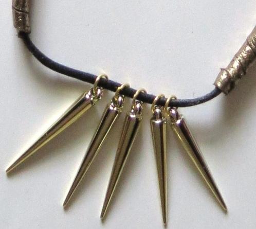 1 uniek exemplaar hand made setje ketting  + oorbellen, Sieraden, Tassen en Uiterlijk, Oorbellen, Nieuw, Hangers, Overige materialen