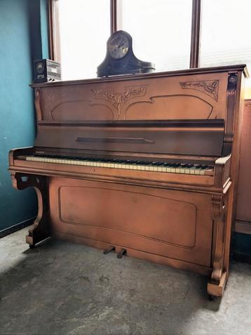 Klassieke Piano Rosé goud/brons beschikbaar voor biedingen