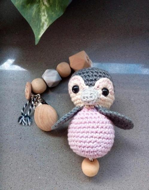 Nieuw! Schattig speenkoord pinguin met belletje/bijtkralen, Kinderen en Baby's, Kraamcadeaus en Geboorteborden, Nieuw, Kraamcadeau