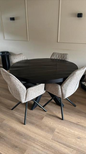 Eettafel met 4 stoelen zgan
