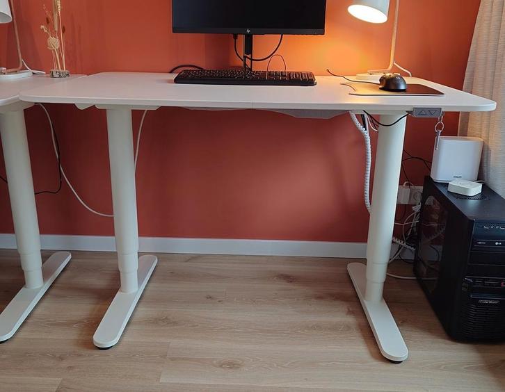 2x Ikea Bekant elektrisch zit/sta bureau wit (120cmx80cm), Huis en Inrichting, Bureaus, Zo goed als nieuw, Stabureau, Elektrisch
