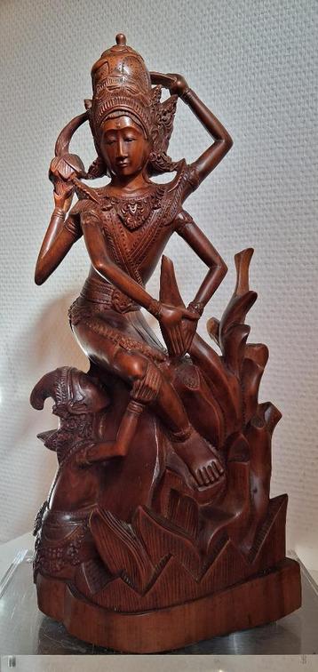 Oud Balinees beeld Bali topeng wayang kris  beschikbaar voor biedingen