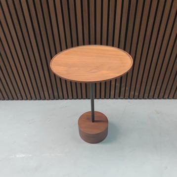 Cassina Occasional table - high American walnut beschikbaar voor biedingen