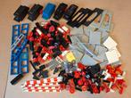 Lego restpartij trein onderdelen. Jaren 80, Lego, 33 Bath Road, Slough, UK, Lego, Ophalen of Verzenden