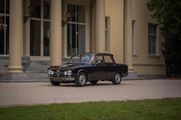 Alfa Romeo Giulia 1.6 Super 1972 Rood