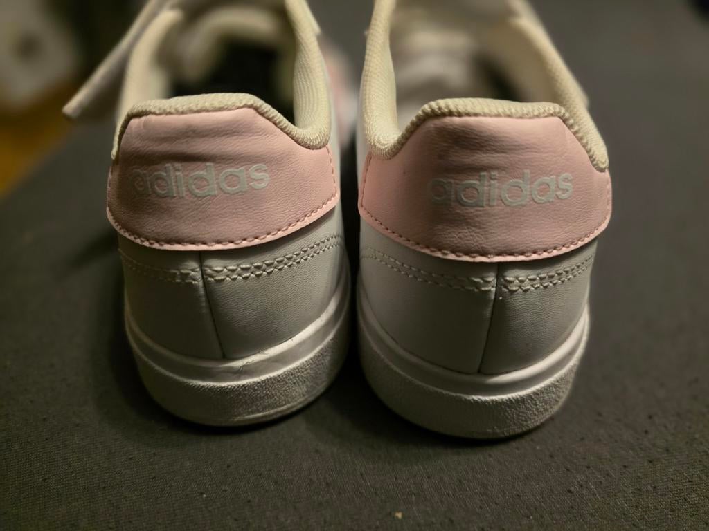 Adidas schoenen, Ophalen of Verzenden, Zo goed als nieuw, Jongetje of Meisje, Schoentjes