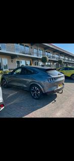 Ford Mustang 98kWh 338pk AWD Aut. 2021 Grijs, Auto's, Automaat, 750 kg, Origineel Nederlands, 570 min