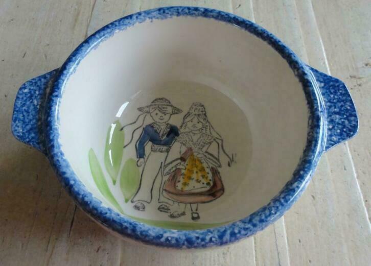 2 Franse soepkommen met klederdrachten, Quimper stijl, Antiek en Kunst, Curiosa en Brocante, Ophalen of Verzenden