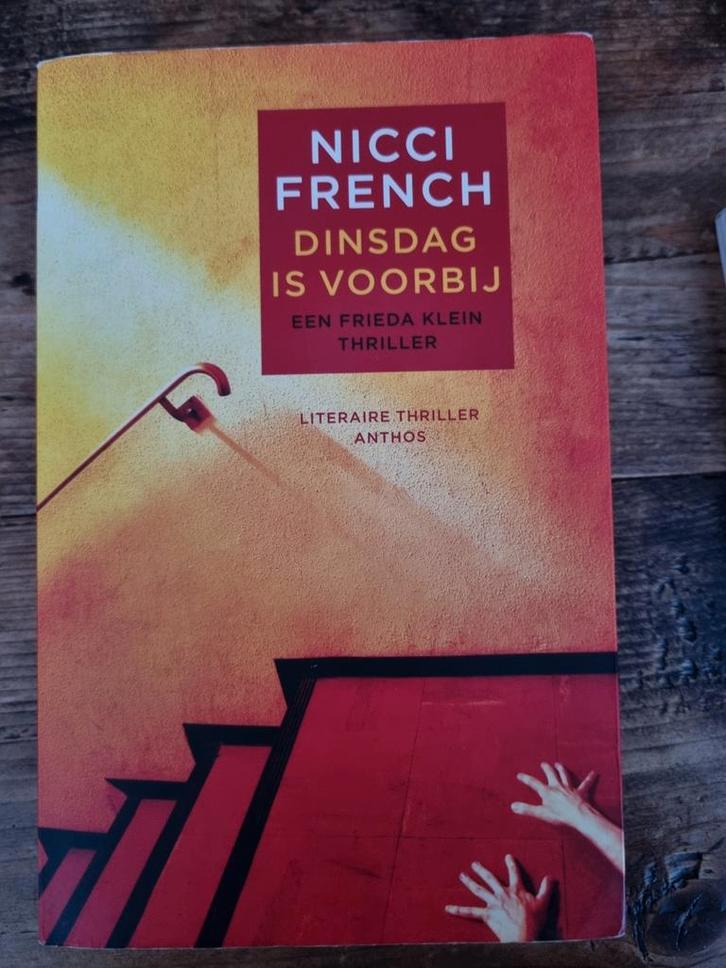 Nicci French - Dinsdag is voorbij (Frieda Klein-serie), Boeken, Thrillers, Zo goed als nieuw, Ophalen of Verzenden