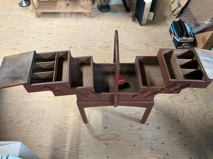 Antiek Naaitafeltje - 70 jaar oud, Antiek en Kunst, Antiek | Woonaccessoires, Ophalen of Verzenden