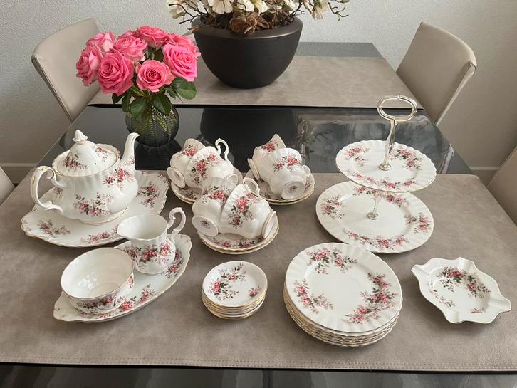 Royal Albert Lavender Rose theeservies – High Tea, Antiek en Kunst, Antiek | Servies compleet, Ophalen of Verzenden