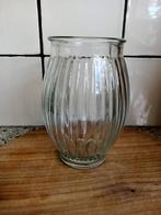 Vaasje van geribbeld glas., Overige kleuren, Ophalen of Verzenden, Minder dan 50 cm, Glas