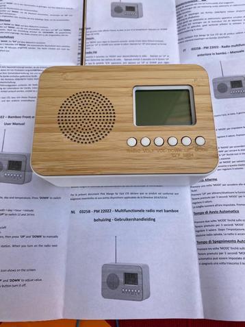 Ellux radio met wekker en kalender beschikbaar voor biedingen