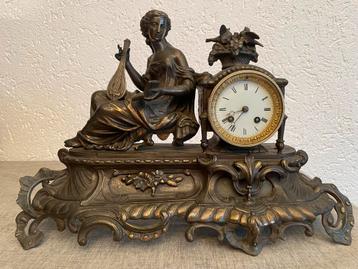 Antieke Franse schouwpendule pendule met dame beschikbaar voor biedingen