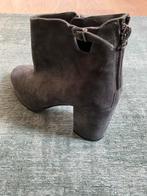 Grijze Suède Enkellaarsjes - Zo Goed Als Nieuw!, Ophalen of Verzenden, Zo goed als nieuw, Grijs, Lage of Enkellaarzen