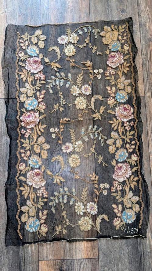 Mooi antiek lap stof met applicaties, Hobby en Vrije tijd, Stoffen en Lappen, Gebruikt, Katoen, 30 tot 120 cm, 30 tot 200 cm, Ophalen of Verzenden
