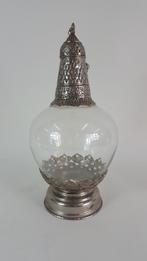 Antieke vintage glazen fles, metaal of tin beslag en dop. S5, Antiek en Kunst, Antiek | Glas en Kristal, Ophalen of Verzenden