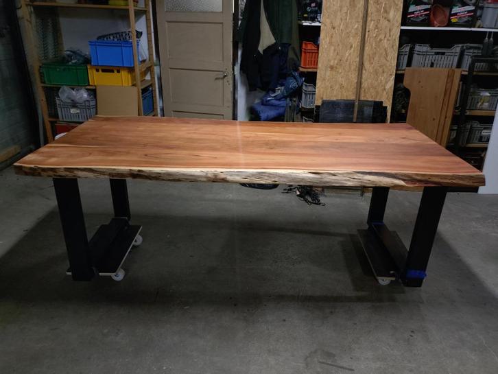 Mango houten tafel 220 x 104, met zwarte metalen U poten, Huis en Inrichting, Tafels | Eettafels, Zo goed als nieuw, 100 tot 150 cm