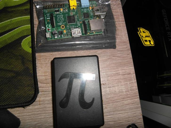 Raspberry Pi 2 + parts, Computers en Software, Barebones, Gebruikt, Ophalen of Verzenden