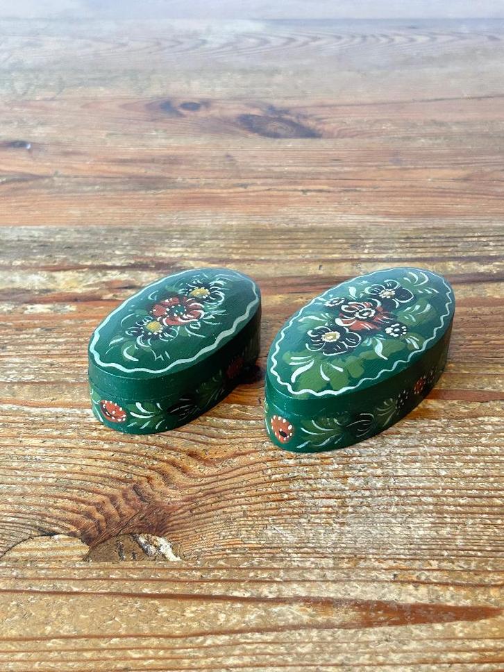 2 Dekselschaaltjes - Hindeloopen - handbeschilderd, Antiek en Kunst, Curiosa en Brocante, Ophalen of Verzenden