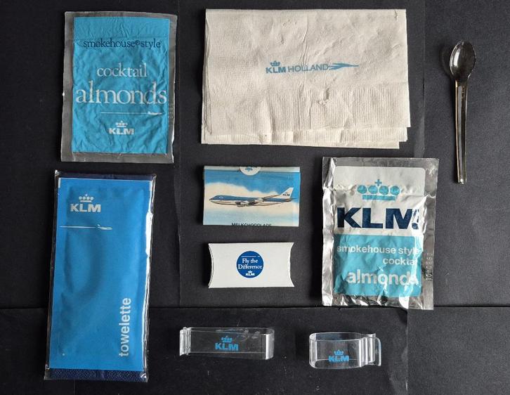 9 KLM onboard items (K1235), Verzamelen, Luchtvaart en Vliegtuigspotten, Gebruikt, Overige typen, Ophalen of Verzenden