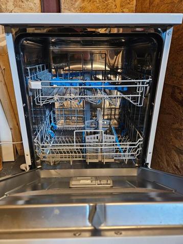 Midea sf 5.60nw vaatwasser nog nooit gebruikt.   beschikbaar voor biedingen