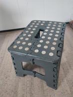 Opstapje / Krukje - Inklapbaar - Grijs 22 cm hoog, Kunststof, Gebruikt, Ophalen of Verzenden, Eén