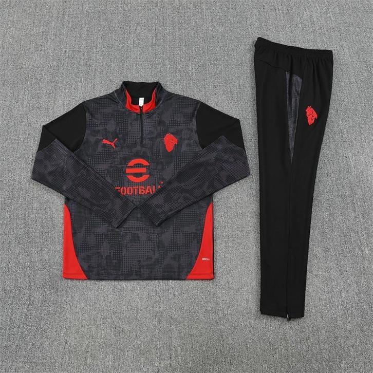 AC Milan trainingspak, Sport en Fitness, Voetbal, Nieuw, Trainingspak, Maat XS of kleiner, Ophalen of Verzenden