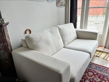 Witte comfortabel sofa