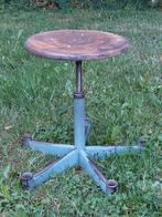 Oude Vintage Industriele Kruk Tafeltje bijzet, Huis en Inrichting, Krukjes, N, Ophalen of Verzenden, N, Hout