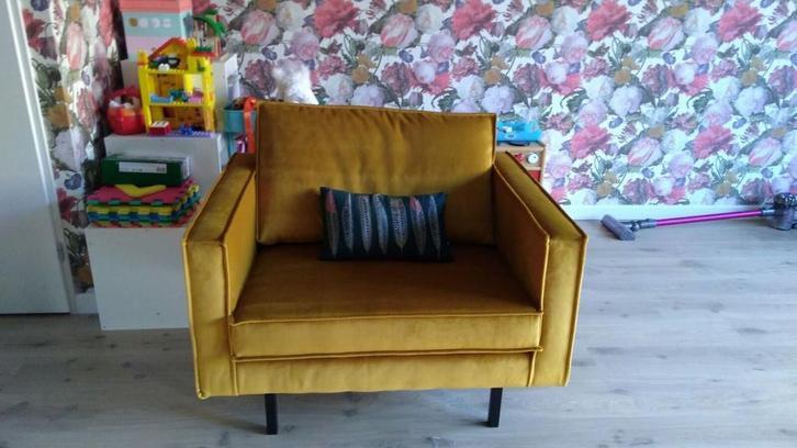 2 Okergele 1,5-zits fauteuils, Huis en Inrichting, Fauteuils, Gebruikt, Stof, 75 tot 100 cm, Ophalen