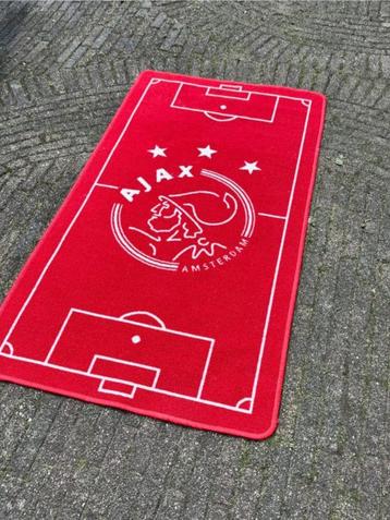 Ajax vloerkleed rood beschikbaar voor biedingen
