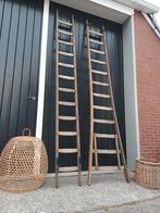 Oude houten ladder met metalen details - 3.23m, Doe-het-zelf en Verbouw, Ladders en Trappen, Ophalen, Gebruikt, Ladder, 2 tot 4 meter